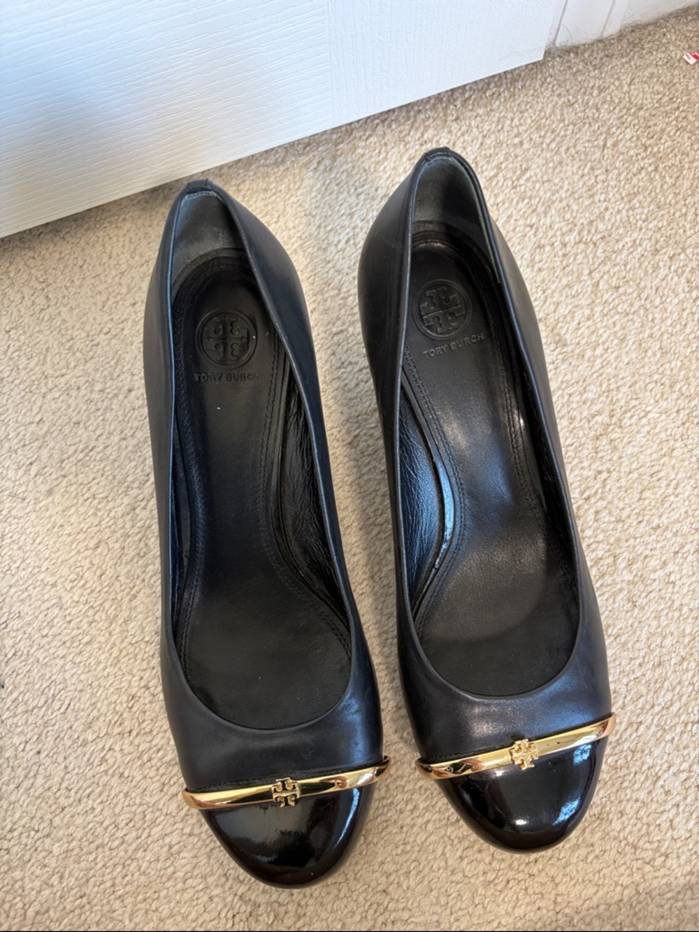 Tory Burch Pacey Wedge Heels Black Leather Cap Toe Gold Logo Sz 10